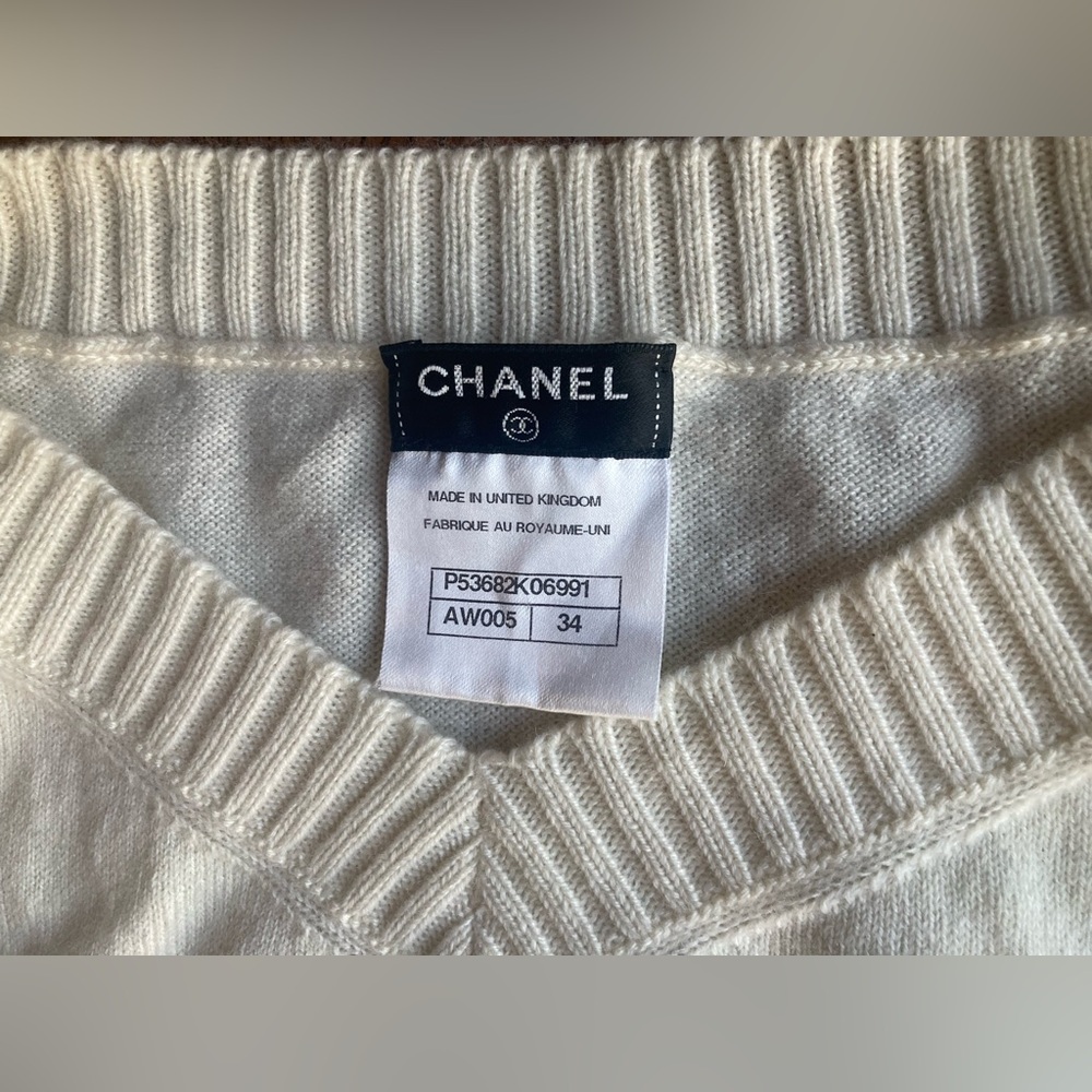 Authentic Chanel knitwear cashmere 34 small with good stretch.  Knit Top